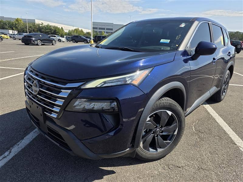 2024 Nissan Rogue SV, photo 1 of 11