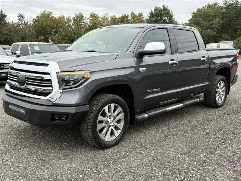 2016 Toyota Tundra Crewmax Limited, photo 1 of 11
